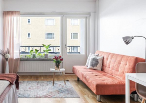 Modern & Central Studio Apartment with Balcony Lahti